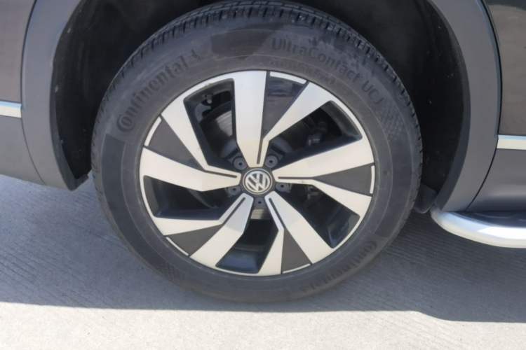Used Volkswagen Tayron 2019 Teramont Edition 280TSI Two-Wheel Drive Luxury Model China VI Standard Right Rear Wheel Hub