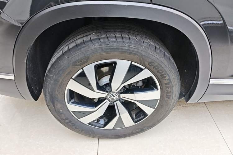Used Volkswagen Tayron 2019 Teramont Edition 280TSI Two-Wheel Drive Luxury Model China VI Standard Right Rear Wheel Hub