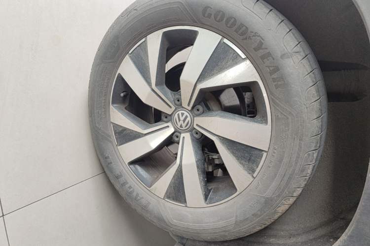 Used Volkswagen Tayron 2019 330TSI Two-Wheel Drive Luxury Model China VI Standard Right Rear Wheel Hub
