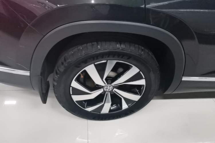 Used Volkswagen Tayron 2019 Teramont Edition 280TSI Two-Wheel Drive Luxury Model China VI Standard Right Rear Wheel Hub