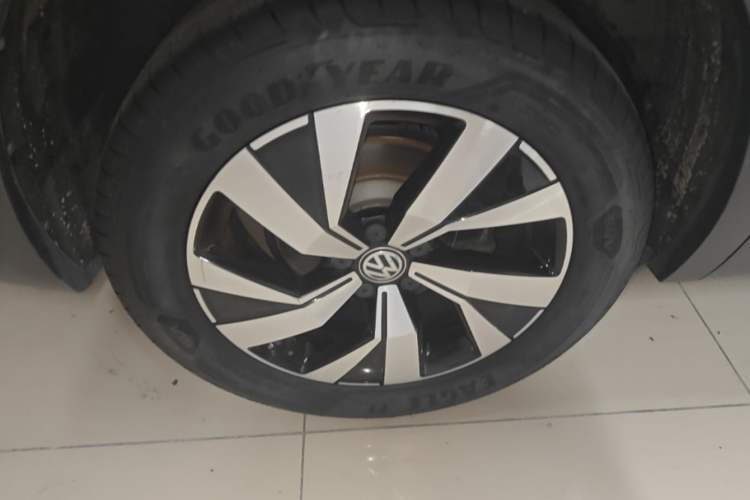 Used Volkswagen Tayron 2019 330TSI Two-Wheel-Drive Luxury Version China V Emission Standard Right Rear Wheel Hub