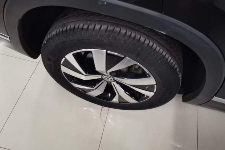 Used Volkswagen Tayron 2019 330TSI Two-Wheel Drive Luxury Model China VI Standard Right Rear Wheel Hub