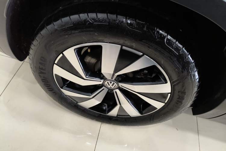 Used Volkswagen Tayron 2019 330TSI Two-Wheel Drive Luxury Model China VI Standard Right Rear Wheel Hub
