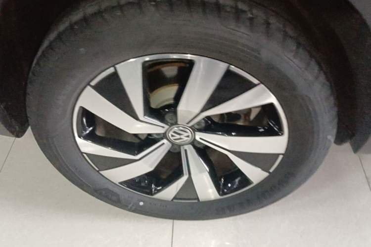 Used Volkswagen Tayron 2019 330TSI Two-Wheel-Drive Luxury Version China V Emission Standard Right Rear Wheel Hub