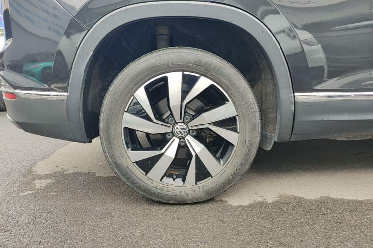 Used Volkswagen Tayron 2019 Teramont Edition 280TSI Two-Wheel Drive Luxury Model China VI Standard Right Rear Wheel Hub