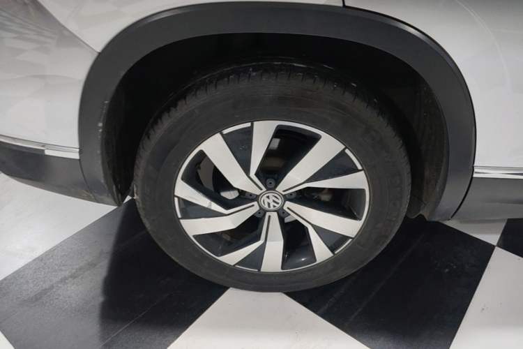 Used Volkswagen Tayron 2019 330TSI Four-Wheel Drive Luxury Version China V Standard Right Rear Wheel Hub