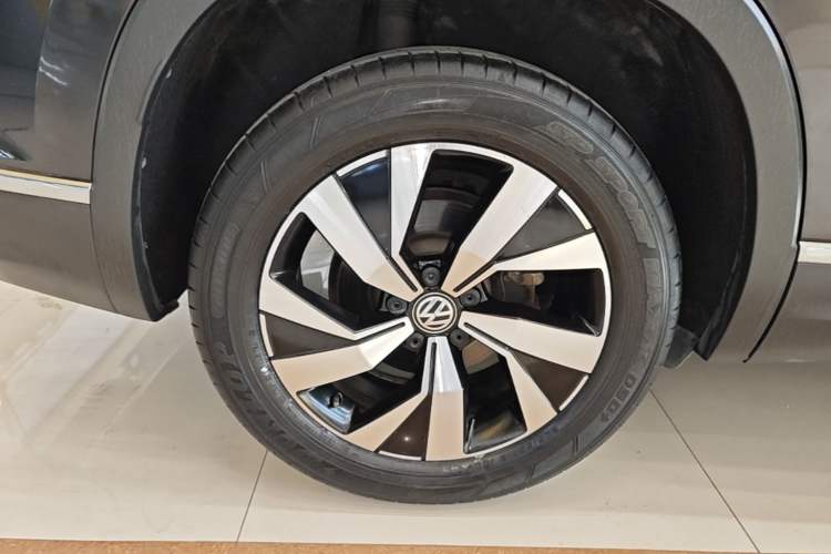 Used Volkswagen Tayron 2019 330TSI Two-Wheel Drive Luxury Model China VI Standard Right Rear Wheel Hub