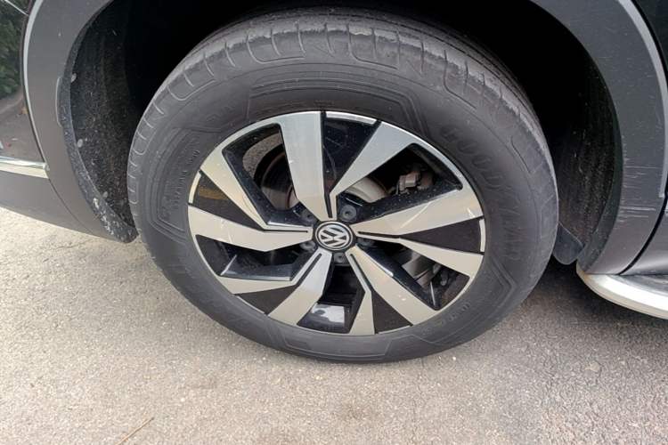 Used Volkswagen Tayron 2019 330TSI Two-Wheel Drive Luxury Model China VI Standard Right Rear Wheel Hub