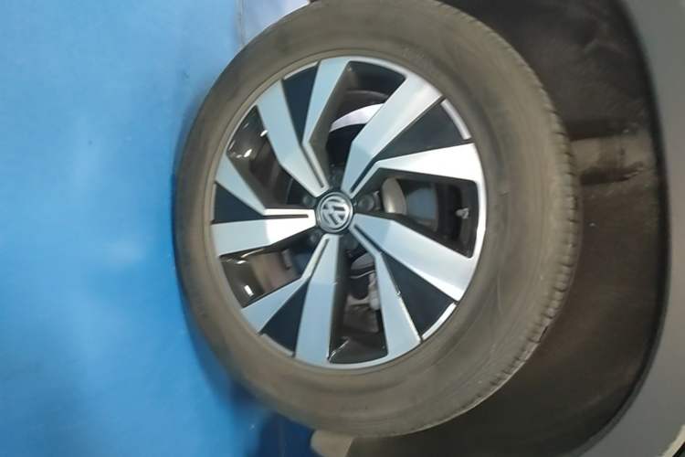 Used Volkswagen Tayron 2019 330TSI Two-Wheel-Drive Luxury Version China V Emission Standard Right Rear Wheel Hub