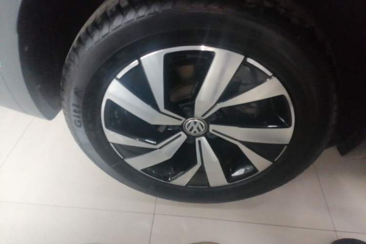 Used Volkswagen Tayron 2019 330TSI Two-Wheel Drive Luxury Model China VI Standard Right Rear Wheel Hub