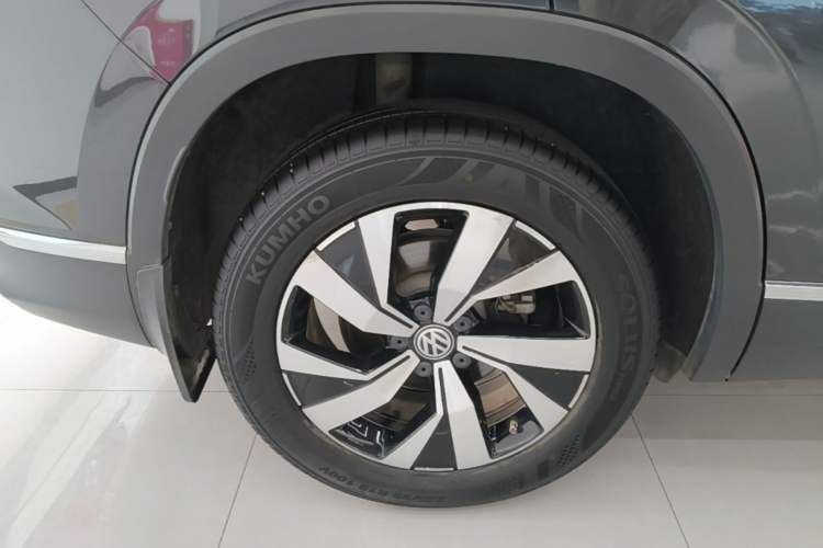 Used Volkswagen Tayron 2019 330TSI Two-Wheel Drive Luxury Model China VI Standard Right Rear Wheel Hub