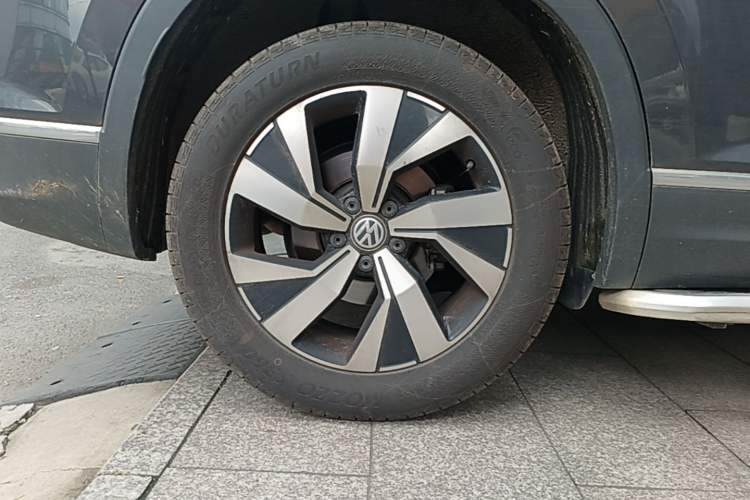Used Volkswagen Tayron 2019 330TSI Two-Wheel Drive Luxury Model China VI Standard Right Rear Wheel Hub
