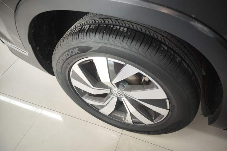 Used Volkswagen Tayron 2019 330TSI Two-Wheel Drive Luxury Model China VI Standard Right Rear Wheel Hub