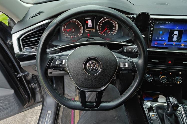 Used Volkswagen Tayron 2019 330TSI Two-Wheel Drive Luxury Model China VI Standard Steering Wheel