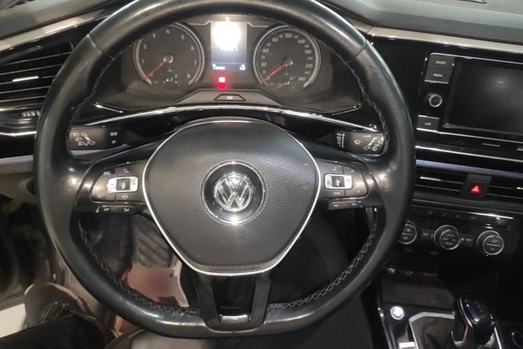 Used Volkswagen Tayron 2019 330TSI Two-Wheel Drive Luxury Model China VI Standard Steering Wheel