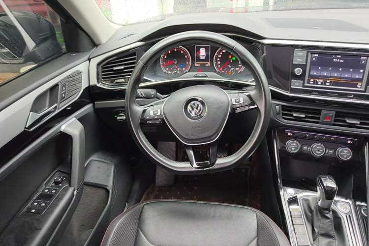 Used Volkswagen Tayron 2019 330TSI Two-Wheel Drive Luxury Model China VI Standard Steering Wheel