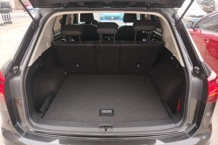 Used Volkswagen Tayron 2019 330TSI Two-Wheel-Drive Luxury Plus China VI Standard Trunk