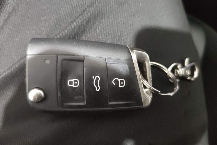Used Volkswagen Tayron 2019 330TSI Two-Wheel-Drive Luxury Version China V Emission Standard Vehicle Key