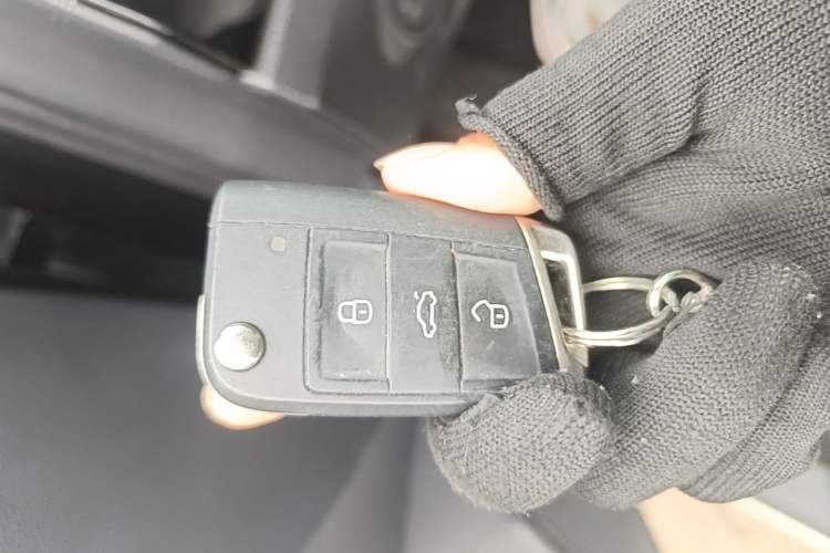 Used Volkswagen Tayron 2019 330TSI Two-Wheel-Drive Luxury Version China V Emission Standard Vehicle Key