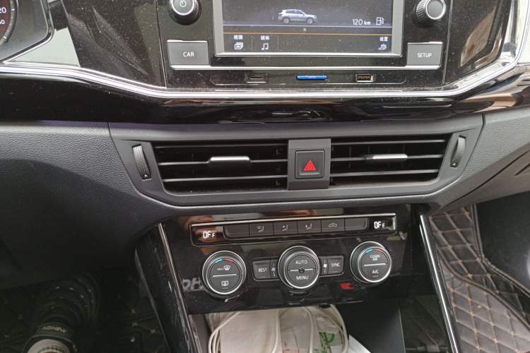 Used Volkswagen Tayron 2019 330TSI Two-Wheel Drive Luxury Model China VI Standard Audio And AC Panel