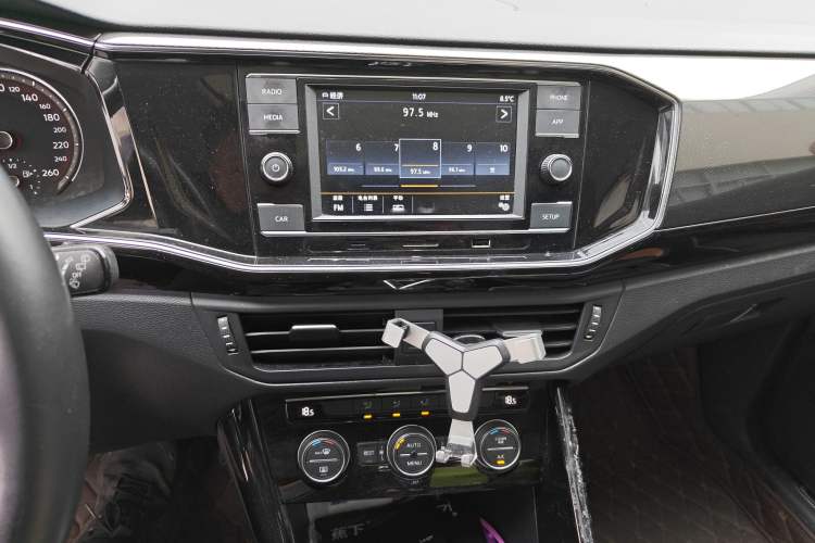 Used Volkswagen Tayron 2019 330TSI Two-Wheel-Drive Luxury Version China V Emission Standard Audio And AC Panel