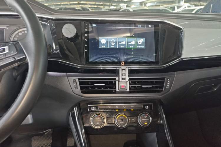 Used Volkswagen Tayron 2019 330TSI Two-Wheel Drive Luxury Model China VI Standard Audio And AC Panel