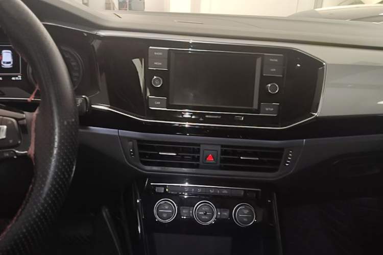 Used Volkswagen Tayron 2019 330TSI Two-Wheel Drive Luxury Model China VI Standard Audio And AC Panel