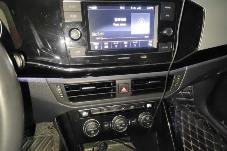 Used Volkswagen Tayron 2019 330TSI Two-Wheel Drive Luxury Model China VI Standard Audio And AC Panel