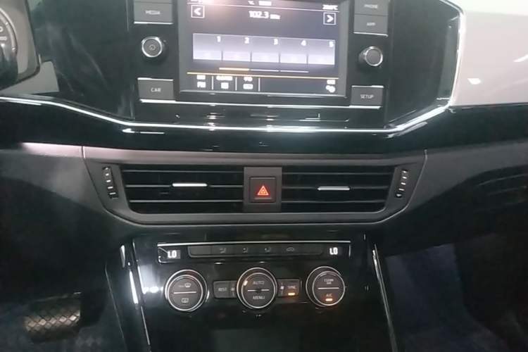 Used Volkswagen Tayron 2019 330TSI Two-Wheel-Drive Luxury Version China V Emission Standard Audio And AC Panel