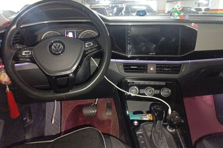 Used Volkswagen Tayron 2019 330TSI Two-Wheel Drive Luxury Model China VI Standard Center Console