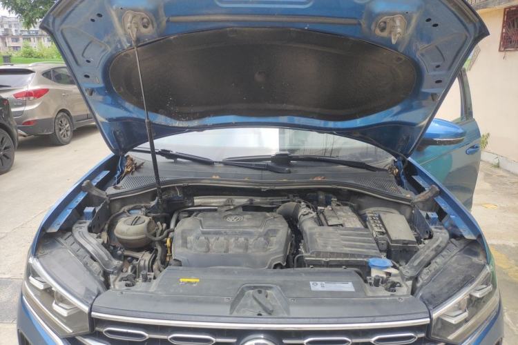 Used Volkswagen Tayron 2019 330TSI Two-Wheel-Drive Luxury Version China V Emission Standard Engine Bay