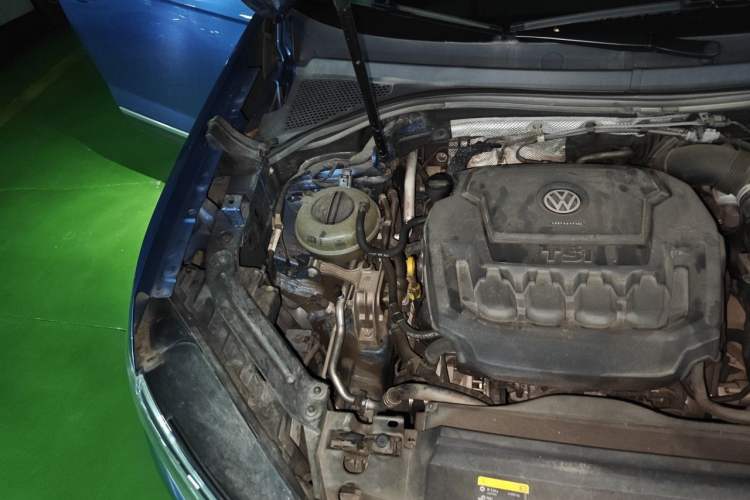Used Volkswagen Tayron 2019 330TSI Two-Wheel Drive Luxury Model China VI Standard Engine Bay Right