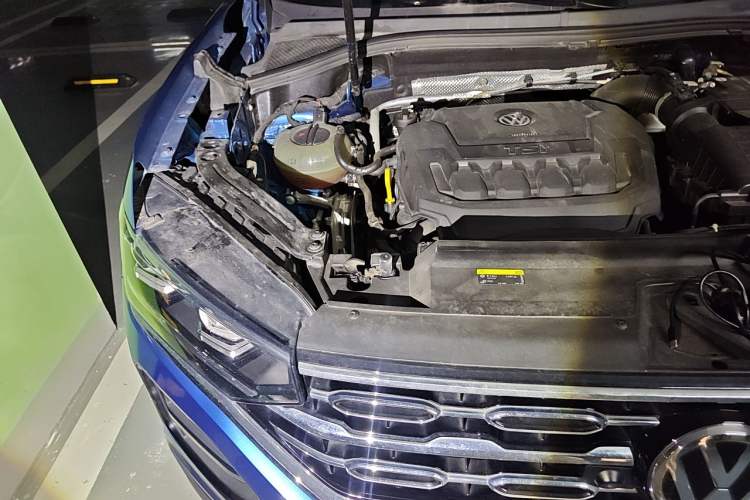 Used Volkswagen Tayron 2019 330TSI Two-Wheel Drive Luxury Model China VI Standard Engine Bay Right