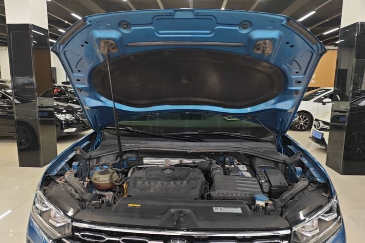 Used Volkswagen Tayron 2019 330TSI Two-Wheel-Drive Luxury Version China V Emission Standard Engine Bay