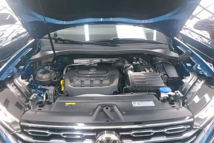 Used Volkswagen Tayron 2019 330TSI Two-Wheel-Drive Luxury Version China V Emission Standard Engine Bay