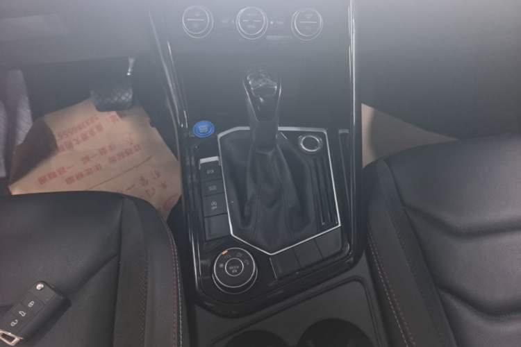Used Volkswagen Tayron 2019 330TSI Four-Wheel Drive Luxury Version China V Standard Gear Lever