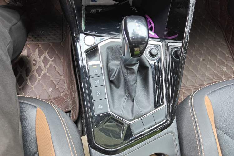 Used Volkswagen Tayron 2019 330TSI Two-Wheel-Drive Luxury Version China V Emission Standard Gear Lever