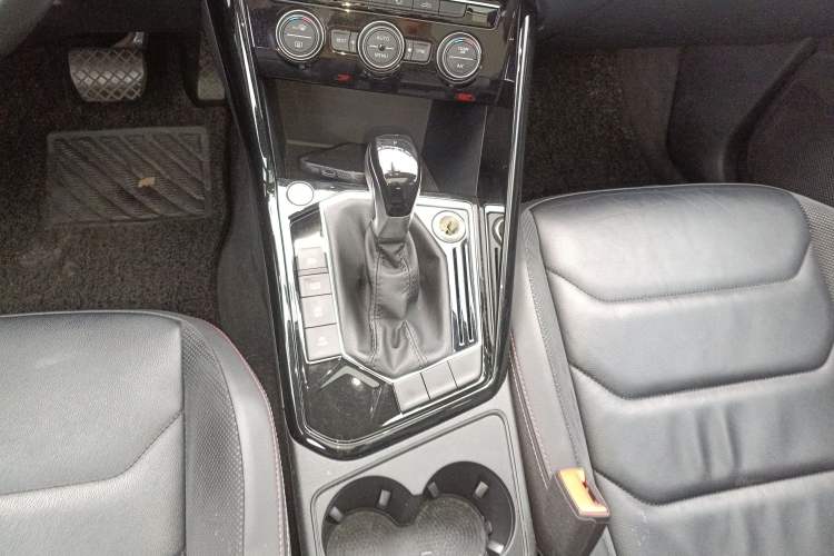 Used Volkswagen Tayron 2019 330TSI Two-Wheel Drive Luxury Model China VI Standard Gear Lever
