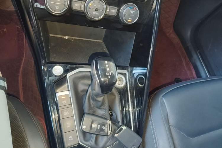 Used Volkswagen Tayron 2019 330TSI Two-Wheel Drive Luxury Model China VI Standard Gear Lever