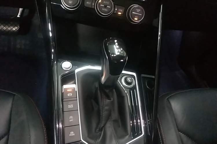 Used Volkswagen Tayron 2019 330TSI Two-Wheel-Drive Luxury Version China V Emission Standard Gear Lever