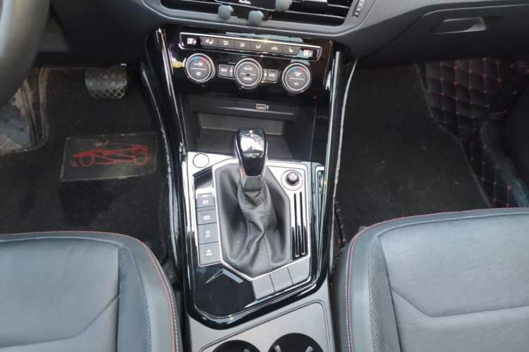 Used Volkswagen Tayron 2019 330TSI Two-Wheel-Drive Luxury Plus China VI Standard Gear Lever