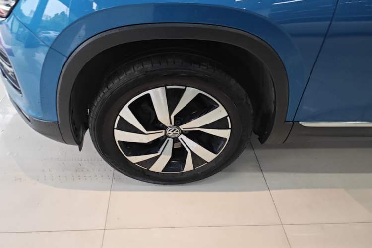 Used Volkswagen Tayron 2019 330TSI Two-Wheel-Drive Luxury Version China V Emission Standard Left Front Wheel Hub