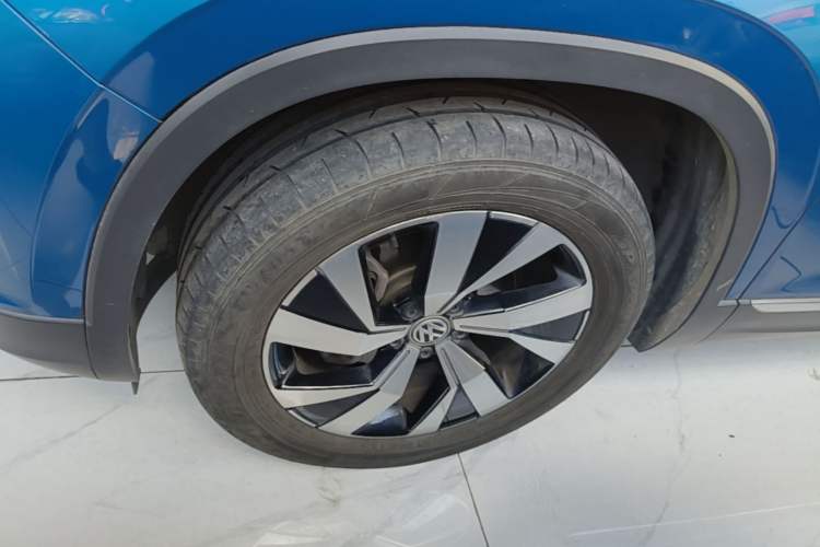 Used Volkswagen Tayron 2019 330TSI Two-Wheel Drive Luxury Model China VI Standard Left Front Wheel Hub