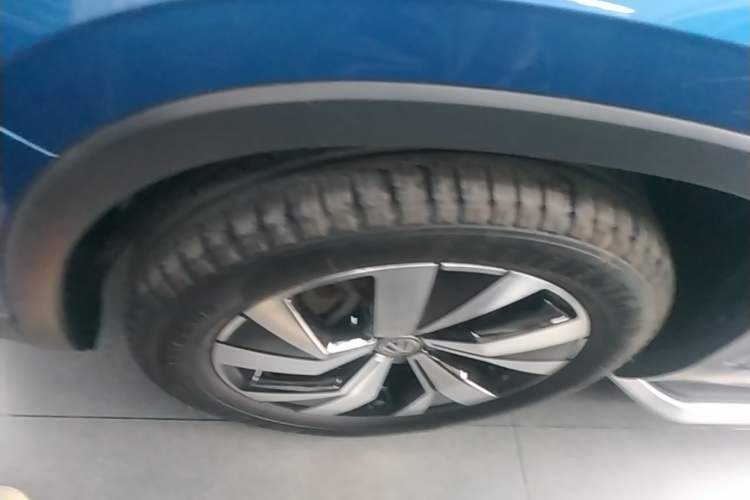 Used Volkswagen Tayron 2019 330TSI Two-Wheel-Drive Luxury Version China V Emission Standard Left Front Wheel Hub