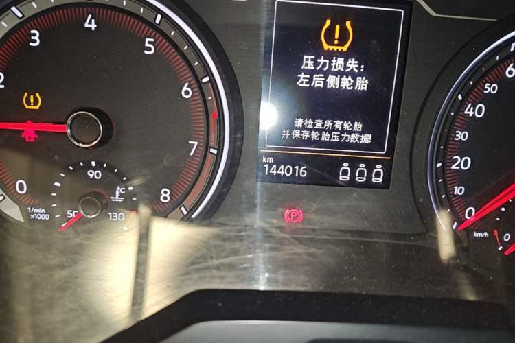 Used Volkswagen Tayron 2019 330TSI Two-Wheel-Drive Luxury Version China V Emission Standard Odometer Close Up
