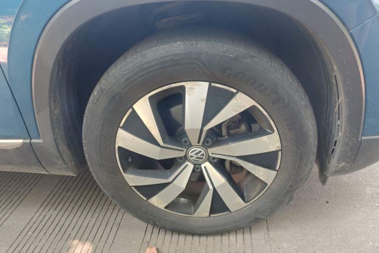 Used Volkswagen Tayron 2019 330TSI Two-Wheel-Drive Luxury Version China V Emission Standard Right Front Wheel Hub