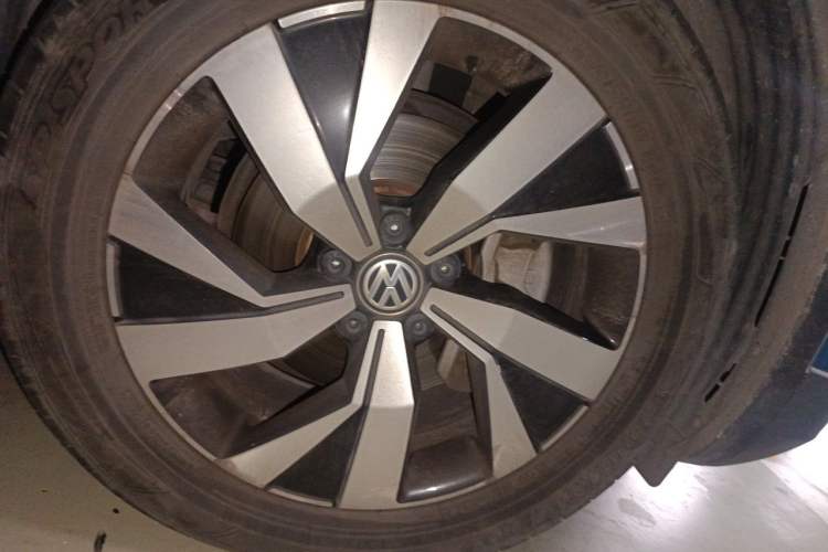 Used Volkswagen Tayron 2019 330TSI Two-Wheel Drive Luxury Model China VI Standard Right Front Wheel Hub