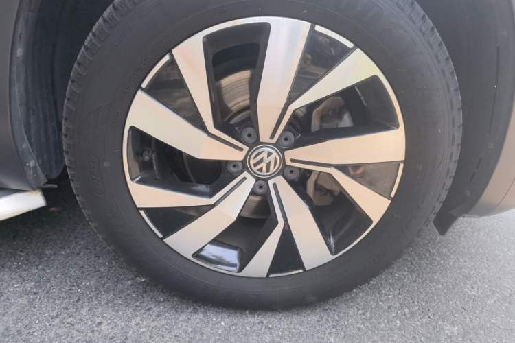 Used Volkswagen Tayron 2019 330TSI Two-Wheel-Drive Luxury Version China V Emission Standard Right Front Wheel Hub