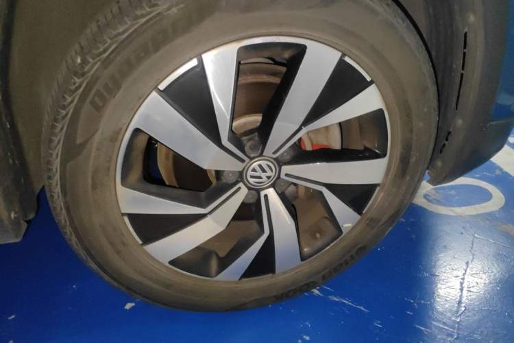 Used Volkswagen Tayron 2019 330TSI Two-Wheel Drive Luxury Model China VI Standard Right Front Wheel Hub