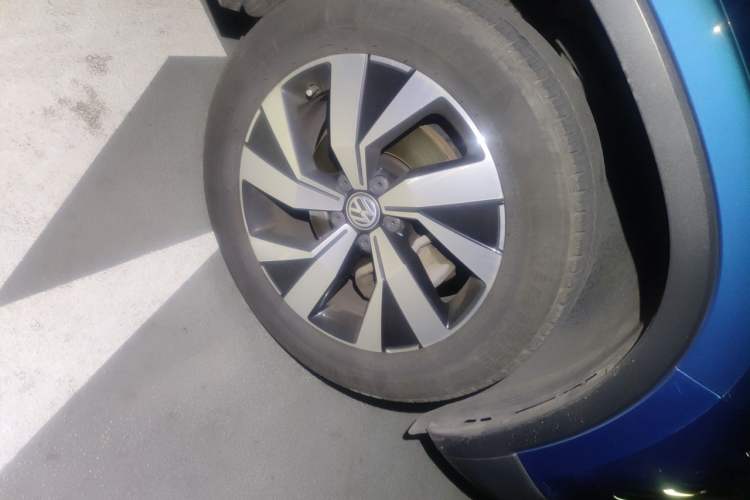 Used Volkswagen Tayron 2019 330TSI Two-Wheel-Drive Luxury Version China V Emission Standard Right Front Wheel Hub